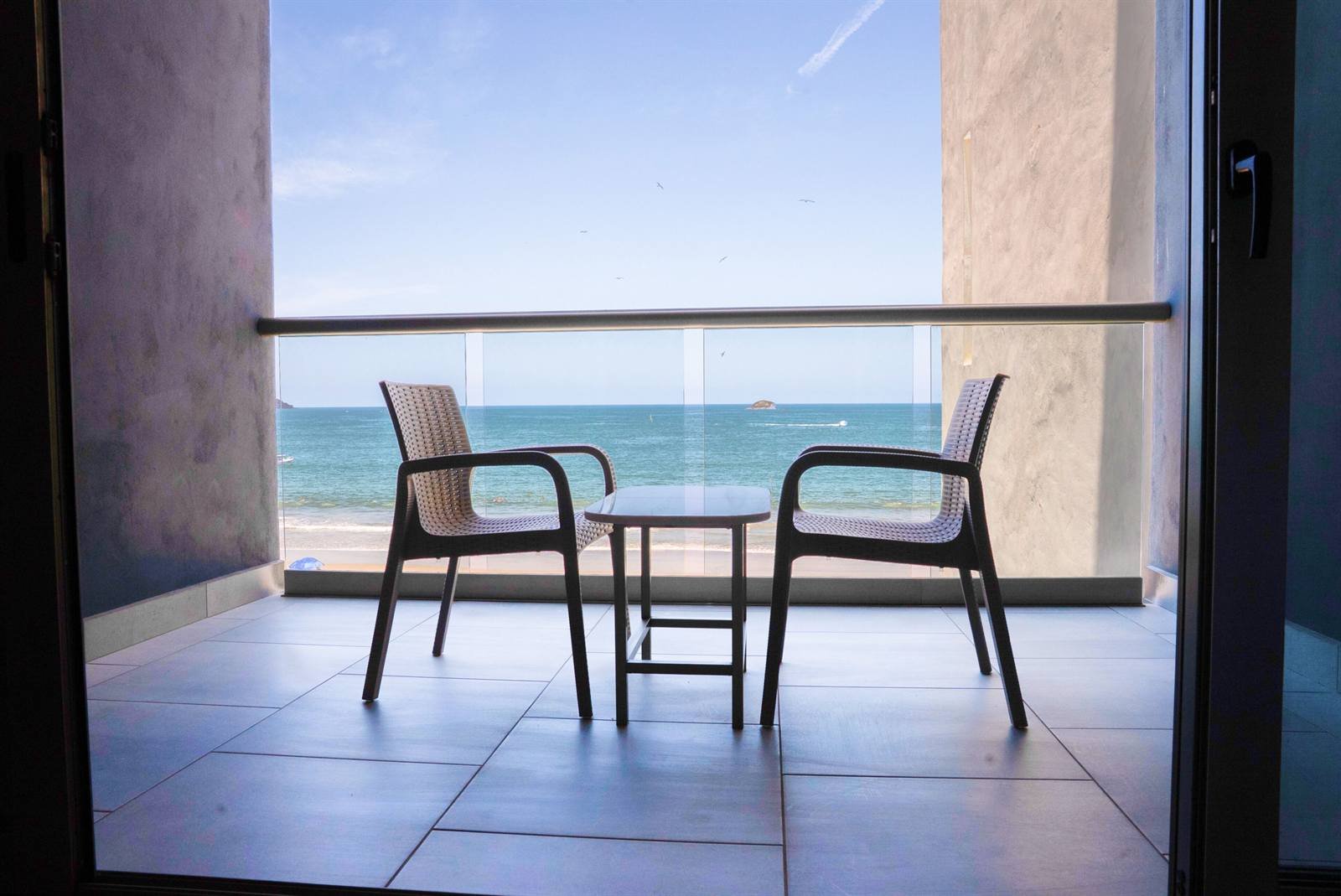 Avenir Armonia Suites: balcony with two wicker chairs and a small table overlooking the beach